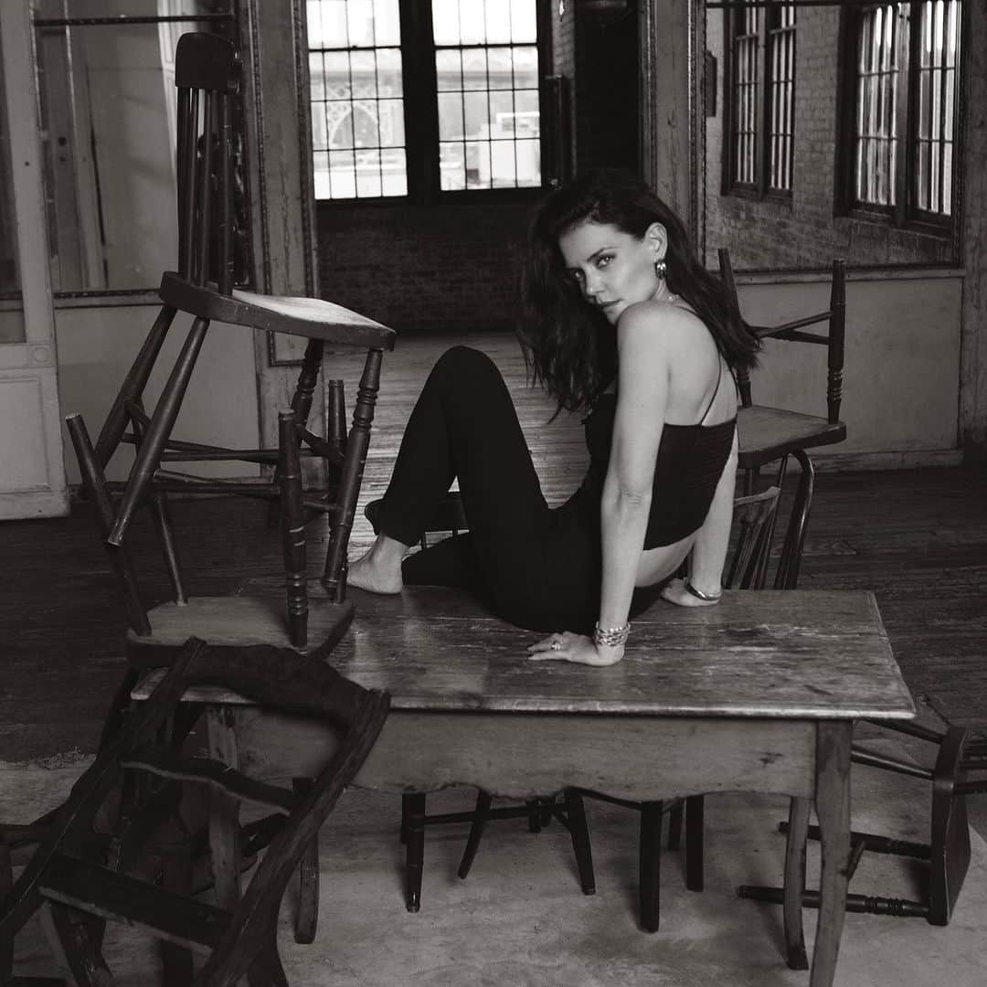 Monty Jacksonのインスタグラム：「Katie Holmes x @flauntmagazine #styledbymrmontyjackson」