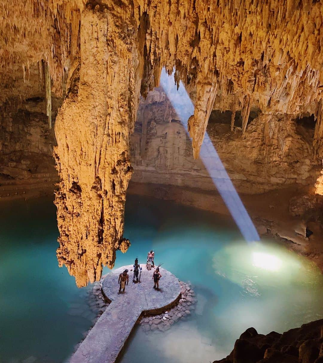 関根理紗さんのインスタグラム写真 - (関根理紗Instagram)「Cenote Suytum 今まで旅した中でも神秘的な場所はあったけど、異色の雰囲気を放つセノーテスイトゥン。  誰が何のためにここにこんなものを作ったんだろう？ すごく歴史が知りたくなった。  まだ世界にこんな神秘的な、場所があるのかな、みてみたいなって地球にゾクゾクする。  楽器の音色もいいよね。  #cenotesuytun #cancun  #mexico #死ぬまでに一度は行ってみたい場所　#とりちゃん　#地球にゾクゾク　#マヤ文明　#神隠し　#retouch」2月7日 12時22分 - sekine.risa