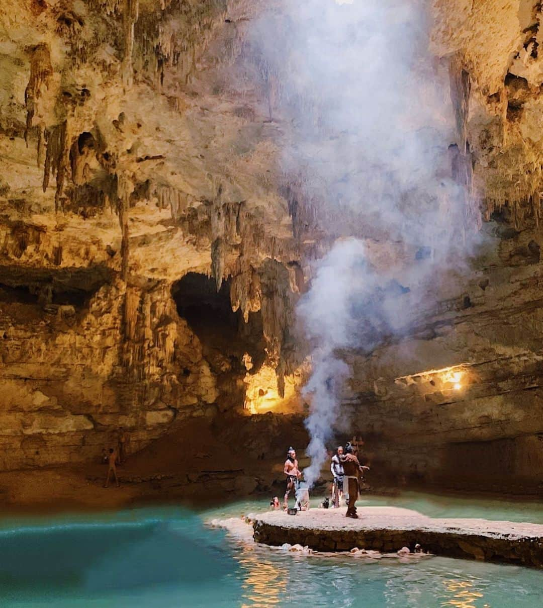 関根理紗さんのインスタグラム写真 - (関根理紗Instagram)「Cenote Suytum 今まで旅した中でも神秘的な場所はあったけど、異色の雰囲気を放つセノーテスイトゥン。  誰が何のためにここにこんなものを作ったんだろう？ すごく歴史が知りたくなった。  まだ世界にこんな神秘的な、場所があるのかな、みてみたいなって地球にゾクゾクする。  楽器の音色もいいよね。  #cenotesuytun #cancun  #mexico #死ぬまでに一度は行ってみたい場所　#とりちゃん　#地球にゾクゾク　#マヤ文明　#神隠し　#retouch」2月7日 12時22分 - sekine.risa