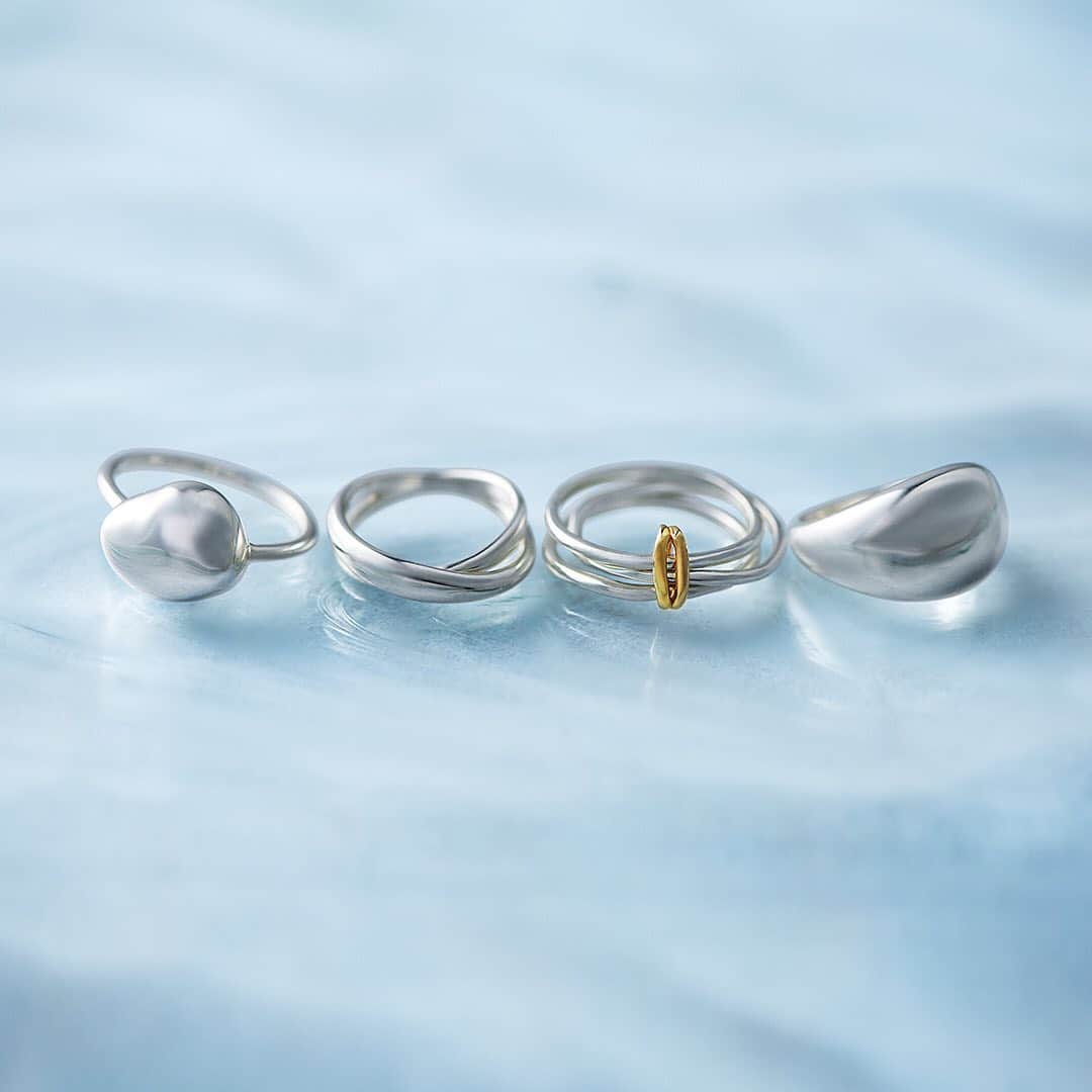 ageteさんのインスタグラム写真 - (ageteInstagram)「.﻿ 【2020 Spring Collection_ SILVER RING】 ﻿ コーディネートの絶妙なアクセントとなり、深みのあるバランスを生み出すシルバーのリング。﻿ ﻿ 無駄のないシンプルなデザインと使い込むうちに出てくる味わいは新たな魅力を感じさせてくれる。﻿ ﻿ #agete #jewelry #accessory #ring #pinkyring #silver #coordinate #spring #collection #newarrivals #アガット #ジュエリー #アクセサリー #リング #ピンキーリング #シルバー #コーディネート #春 #コレクション #新作」2月7日 12時22分 - agete_official