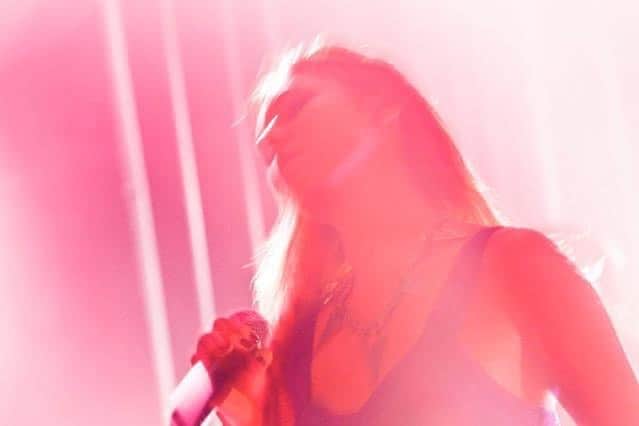 MiChiのインスタグラム：「昨日久しぶりに見た。ライブ直前なのに何も準備できてないやつ。衣装もセトリも決まってない、リハもろくにしてないし歌詞も全て忘れてる…けどステージの向こうには沢山の人が待ってる。ほんと一番見たくない夢。ライブの予定もないのになんで今ー。でもほんとそろそろ歌いたいって思ってる。てか言うだけじゃなく早くやれよ💕やな😂  Had that dream again last night. It’s right before my gig and I’m not ready what so ever. Don’t know what I’m wearing, what my set list is, haven’t rehearsed and I’ve forgotten all my songs. I used to have this dream often but don’t know why at this timing. I want to sing again, maybe it’s a little push for me to finally get moving. 💫 #singer#singersongwriter#dream#夢#いいかげんにして ♡」