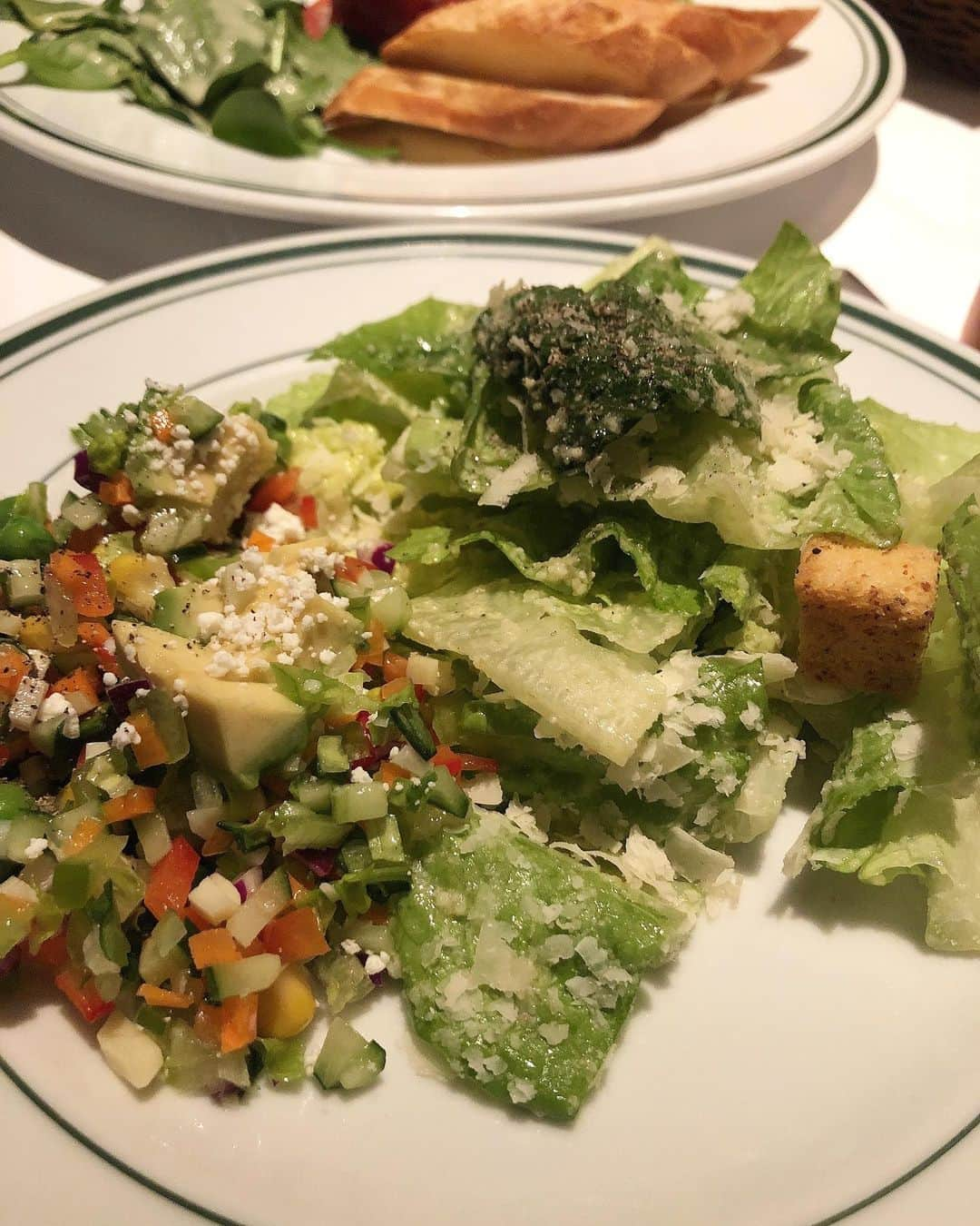 浦田麻緖さんのインスタグラム写真 - (浦田麻緖Instagram)「久しぶりに華ちゃんとウルフギャング🍽💕 華ちゃんは、ヨガのインストラクターさんなんだぁ🧘🏼‍♀️ いつもお肌プルプルで、美容に詳しいから色々聞いたけど、最近は色々あるんだね〜‼️ #美容　#永久　#美　#綺麗女子 #お肌　#ヨガ　#インストラクター #グルメ　#ウルフギャング　#お肉 #肉食女子　#赤身　#お肉が好きな人は　#健康」2月7日 12時43分 - mao.urata