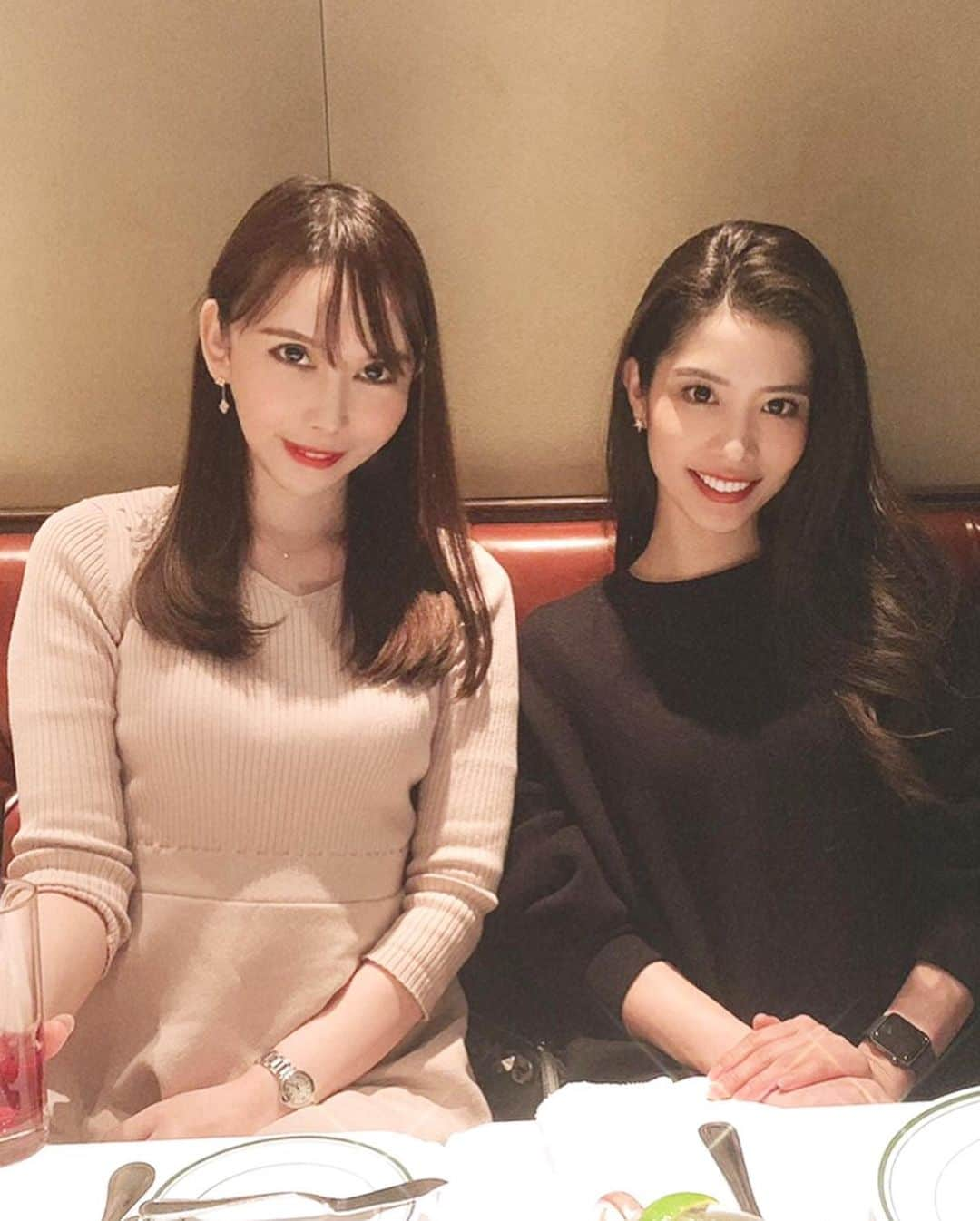 浦田麻緖さんのインスタグラム写真 - (浦田麻緖Instagram)「久しぶりに華ちゃんとウルフギャング🍽💕 華ちゃんは、ヨガのインストラクターさんなんだぁ🧘🏼‍♀️ いつもお肌プルプルで、美容に詳しいから色々聞いたけど、最近は色々あるんだね〜‼️ #美容　#永久　#美　#綺麗女子 #お肌　#ヨガ　#インストラクター #グルメ　#ウルフギャング　#お肉 #肉食女子　#赤身　#お肉が好きな人は　#健康」2月7日 12時43分 - mao.urata