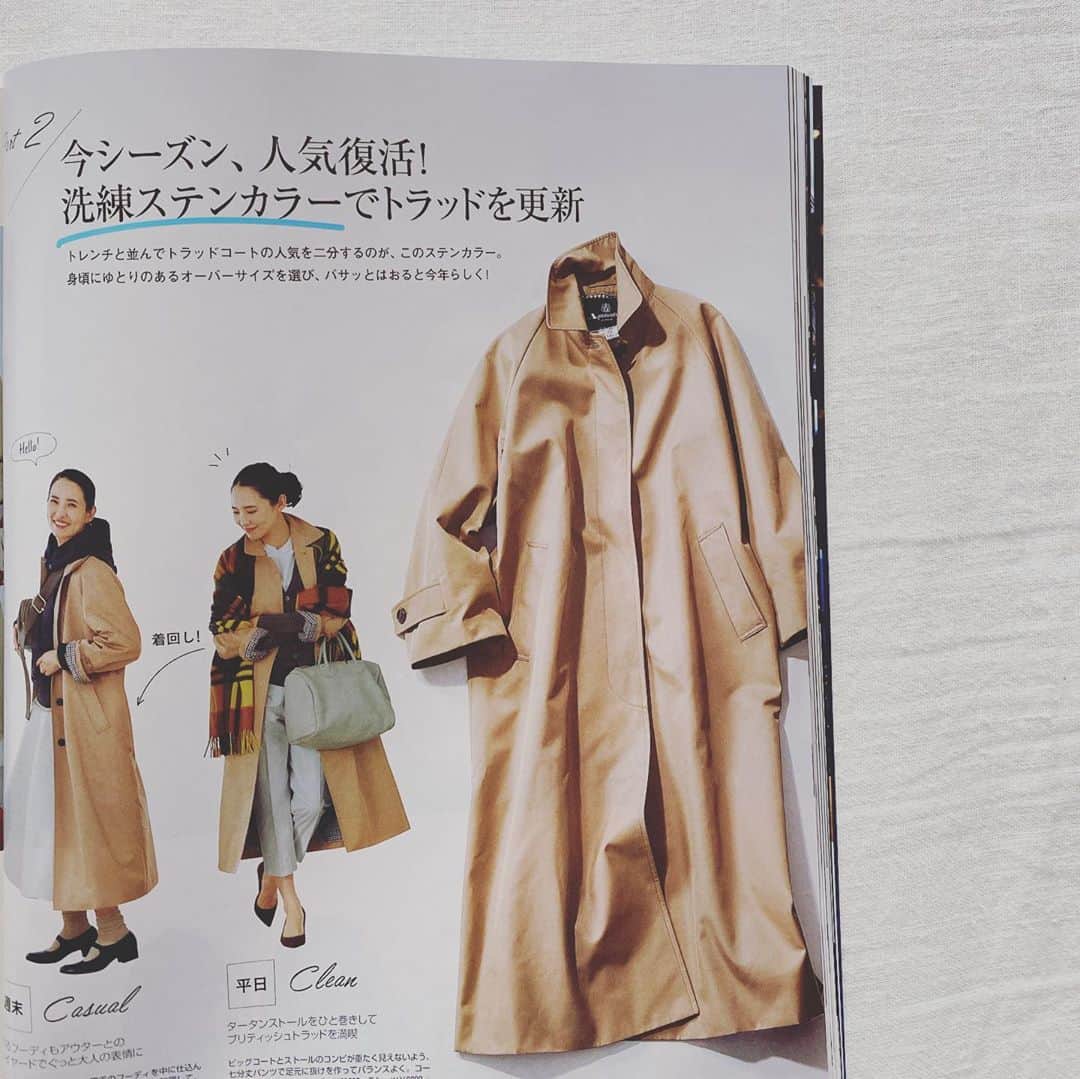 浜島直子さんのインスタグラム写真 - (浜島直子Instagram)「今日発売のLEE3月号🌸  まだ寒い中のロケでしたが、「着映える春コート、欲しい！」と、やいのやいの言いながら楽しく撮影しました。  写真3枚目の、アクアスキュータム×ジャーナルスタンダードレザージュのコートは、私も実際に持っているのですが、これが本当に着やすい！ ザバッと羽織ってすぐキマル💯  今回撮影で着ながら「なるほど、こういうコーデもイケるのね！」とひとりほくそ笑んでいました💋  ぜひお手に取って見てみてください✨ ・ #magazinelee  #lee3月号 #春コート #他にも可愛いのがたくさん #ゼエゼエハアハア🤤💕🧥」2月7日 13時12分 - hamaji_0912