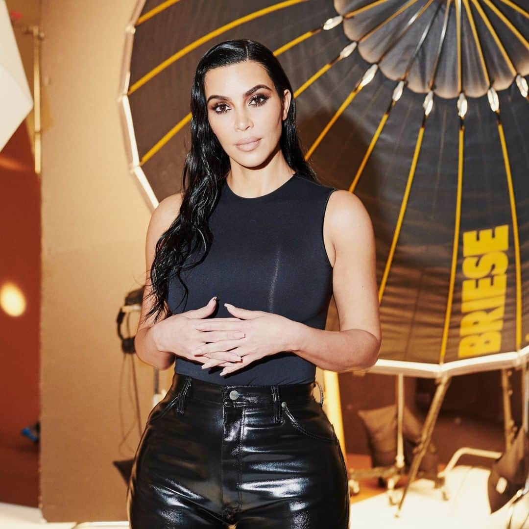 ニューヨーク・タイムズさんのインスタグラム写真 - (ニューヨーク・タイムズInstagram)「As Kim Kardashian’s shapewear company, Skims, grows, the mogul is getting what she wants — and getting comfortable. While she only recently monetized her interest in shapewear, @kimkardashian has been a designer of it all of her adult life. According to personal legend, she was forced to dye, slice and sew her store-bought shapewear for years in order to meet the unique needs of her unique body. Of all the products and concepts she has sold to the world over the years, this is the one she is the most confident in peddling: Restraint will bring you comfort. Tap the link in our bio for more on Skims and the radical idea that shapewear is casualwear and loungewear. @jokemichaels took this photo.」2月7日 13時30分 - nytimes