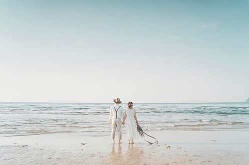 プレ花嫁の結婚式準備アプリ♡ -ウェディングニュースさんのインスタグラム写真 - (プレ花嫁の結婚式準備アプリ♡ -ウェディングニュースInstagram)「前撮りで取り入れたい♡おしゃれなウェディングフォト9選✨ . . ➸➸➸➸➸➸➸💒➸➸➸➸➸➸➸ 本当の料金がわかる✨ ウェディングニュース式場検索 👰 . アプリ： @weddingnews_editor web版： @weddingnews_concierge ➸➸➸➸➸➸➸➸➸➸➸➸➸➸➸➸ . . こちらのお写真は #フォトグラファー @qooga_photo さんからリグラムさせていただきました🌟ありがとうございました😊✨ . . #前撮り に取り入れたい♡qooga_photoさんの素敵な #ウェディングフォト ♩ . カバーは結婚式BGMで大人気💕 #RADWIMPS の【いいんですか？】が収録されたアルバムのジャケット写真を再現したユニークなショットです😍✨ . クオリティが高くて、ファンの方にはたまらない1枚ではないでしょうか❤ . RADWIMPSのいいんですか？といえば👀💕 #君の名は の主題歌 #前前前世 と同じくらい、人気の結婚式BGMの1つとして名高い曲なんです😘 . 『いいんですか いいんですか こんなに人を好きになっていいんですか』 . 『いいんですよ いいんですよ あなたが選んだ人ならば』 . という歌詞がとても印象的で、青春の1曲✨なんて方も多いのではないでしょうか☺️💓 . 2枚目には撮影の裏側も掲載しているので要チェックですよ❣️😍 . ほかのフォトもとても素敵なので、ぜひスワイプ👉🏻してみてくださいね♩ . . . . ＼📷投稿お待ちしています／ . 花嫁はもちろん、業者さんも大歓迎✨ アナタのお写真をご紹介してもOKという方は、ぜひ #ウェディングニュース にお写真を投稿してください💕 . . ⬇︎関連アカウント⬇︎ . 🕊メインアカウント 【 @weddingnews_editor 】 . 💒インスタグラムで式場探し 【 @weddingnews_concierge 】 . 👰花嫁から式場探し 【 @weddingnews_brides 】 . . その他、編集部からの連絡専用 @weddingnews_contact や、スタッフ個人の連絡用として @WN_xxxx（xxxは個人名）があります💕 . . …………………………… ❤️ウェディングニュースとは？ …………………………… . 花嫁のリアルな”声”から生まれた、花嫁支持率No1✨スマホアプリです📱💕 . . 🌸知りたい… #結婚式準備 に役立つ記事を毎日150件配信中♩ . 🌸見たい… インスタの #ウェディング 系投稿TOP100が毎日チェックできる＊IG画像の複数ワード検索も可♩ . 🌸叶えたい… 式場をはじめとした  #結婚式 関連の予約サイトが大集合♩ . 🌸伝えたい… 自分の結婚式レポ『マイレポ』が簡単に作れる♩卒花嫁のレポが読める♩ . . @weddingnews_editor のURLからDLしてね✨ . . . #プレ花嫁 #花嫁 #ウエディング  #プレ花嫁準備 #2020秋婚 #フォトウェディング #ロケーションフォト #新郎新婦 #音楽 #野田洋次郎 #愛妻弁当 #カップルフォト #2020春婚 #2020夏婚 #結婚式前撮り #日本中のプレ花嫁さんと繋がりたい #2021春婚 #結婚写真 #ラッドウィンプス」2月7日 14時00分 - weddingnews_editor