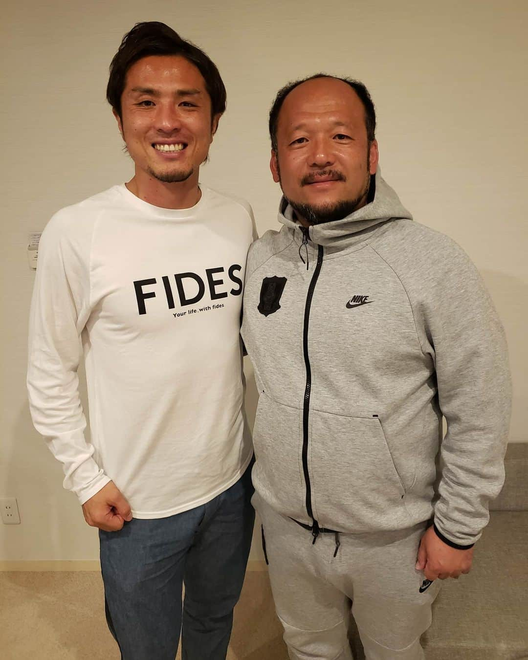 那須大亮さんのインスタグラム写真 - (那須大亮Instagram)「久しぶりに水さん(強化スタッフ、元マネージャー)と色々話しました(^_^) 毎試合背中叩いてもらって気合いいれてもらったな～✨(笑)👍 水さん改めてありがとうございました✨  #水上裕文  #浦和レッズ #元マネージャー」2月7日 13時54分 - nasudaisuke_official