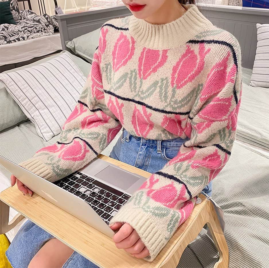 Chuuのインスタグラム：「❤️CHUU❤️ . 봄 상품준비해야할 시점🥰 베이직한 니트부터 포인트 코디 가능한 블라우스까지 상큼한 봄 상품 확인해보세요💕👏🏼」