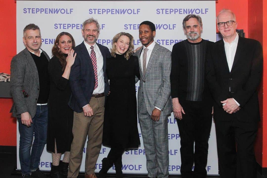キャリー・クーンのインスタグラム：「My #Bugs! @steppenwolfthtr  Photo credit: @therealslimgracie」