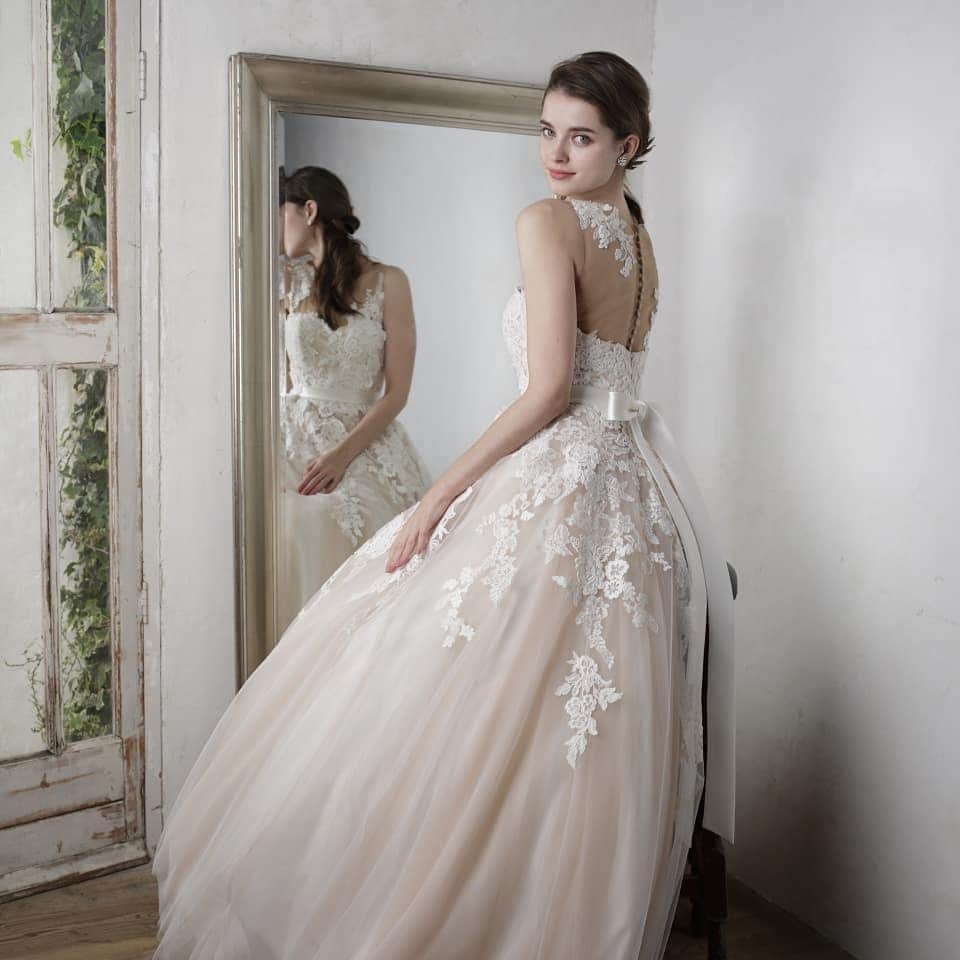 LAVIEEN ROSE Weddingさんのインスタグラム写真 - (LAVIEEN ROSE WeddingInstagram)「﻿ Romantic♡﻿﻿ cotton﻿﻿ Flower lace　🌸﻿ ﻿﻿ ﻿ 透き通る春の光に寄り添う、﻿ 優しい色あいと素材の質感。﻿﻿ ニュアンスのある色を重ねて楽しむ、﻿ #weddingdress﻿﻿ ﻿#ニュアンスカラー﻿ #pink  Dress…﻿﻿ バーサ﻿ #brianchen ﻿ 🌷﻿🌷﻿🌷﻿ ﻿ #ウェディングドレス#カラードレス#ウェディングフォト#花嫁フォト#結婚式写真#レースドレス#チュールドレス#リボンドレス#チュールドレス#ホテル婚#大人婚#入籍#入籍しました#卒花嫁#大人花嫁#静岡花嫁#フォトウェディング#プレ花嫁#2020冬婚#2020春婚#2020夏婚#2020秋婚#2021冬婚#ラビアンローゼ」2月7日 14時16分 - lavieenrosewedding