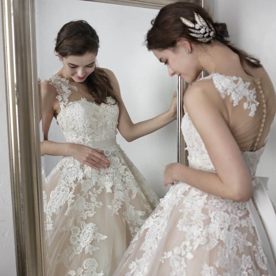 LAVIEEN ROSE Weddingさんのインスタグラム写真 - (LAVIEEN ROSE WeddingInstagram)「﻿ Romantic♡﻿﻿ cotton﻿﻿ Flower lace　🌸﻿ ﻿﻿ ﻿ 透き通る春の光に寄り添う、﻿ 優しい色あいと素材の質感。﻿﻿ ニュアンスのある色を重ねて楽しむ、﻿ #weddingdress﻿﻿ ﻿#ニュアンスカラー﻿ #pink  Dress…﻿﻿ バーサ﻿ #brianchen ﻿ 🌷﻿🌷﻿🌷﻿ ﻿ #ウェディングドレス#カラードレス#ウェディングフォト#花嫁フォト#結婚式写真#レースドレス#チュールドレス#リボンドレス#チュールドレス#ホテル婚#大人婚#入籍#入籍しました#卒花嫁#大人花嫁#静岡花嫁#フォトウェディング#プレ花嫁#2020冬婚#2020春婚#2020夏婚#2020秋婚#2021冬婚#ラビアンローゼ」2月7日 14時16分 - lavieenrosewedding