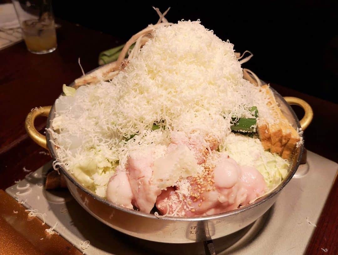 大雅さんのインスタグラム写真 - (大雅Instagram)「昨年の大晦日に出場したRIZIN.20でスポンサードしてくださった「高級食パン専門店 どんだけ自己中」の河村社長たちと渋谷にある「もつ吉」にて食事会をさせていただきました。 何でもめちゃくちゃ美味いです！写真はチーズスタンドとのコラボのやつ。 食パンもめちゃくちゃ美味い。笑 ありがとうございました！ #どんだけじこちゅー #どんだけ自己中#食パン #もつ吉」2月7日 15時00分 - taiga_814