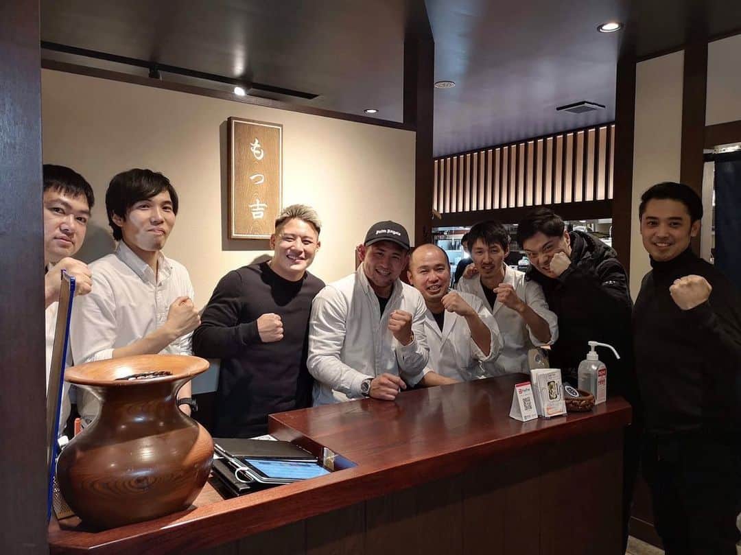 大雅さんのインスタグラム写真 - (大雅Instagram)「昨年の大晦日に出場したRIZIN.20でスポンサードしてくださった「高級食パン専門店 どんだけ自己中」の河村社長たちと渋谷にある「もつ吉」にて食事会をさせていただきました。 何でもめちゃくちゃ美味いです！写真はチーズスタンドとのコラボのやつ。 食パンもめちゃくちゃ美味い。笑 ありがとうございました！ #どんだけじこちゅー #どんだけ自己中#食パン #もつ吉」2月7日 15時00分 - taiga_814
