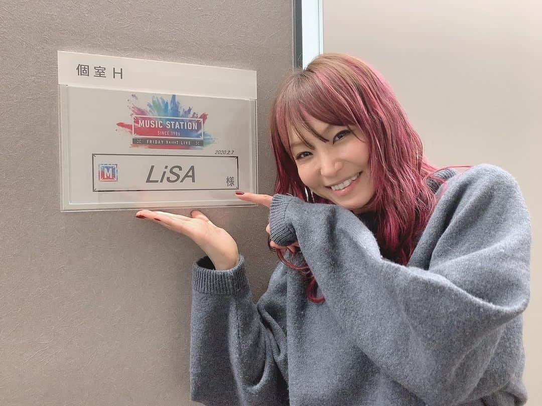 LiSAさんのインスタグラム写真 - (LiSAInstagram)「今日は21時から、Mステ様ですっ☻♡ レギュラー放送は一年半くらいぶりですって😳😳😳 今日はスタジオで紅蓮華を歌わせていただきますっ☻お見逃しなくー！\( ¨̮ )/ #mステ」2月7日 15時07分 - xlisa_olivex