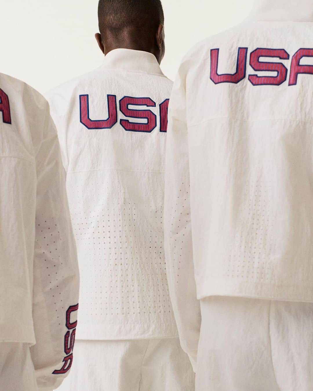HYPEBEASTさんのインスタグラム写真 - (HYPEBEASTInstagram)「@hypebeastsports: @nike offers a look at what Team USA will be wearing on the #Tokyo2020 #Olympics medal stand. Inspired by the recycled gadgets that make up the Tokyo medals, athletes will sport an outfit that’s made from sustainable materials and its new low-impact VaporMax made from 75 percent recycled manufacturing waste. Head to the link in our bio for more details.⁠⠀ Photo: Nike」2月7日 15時19分 - hypebeast
