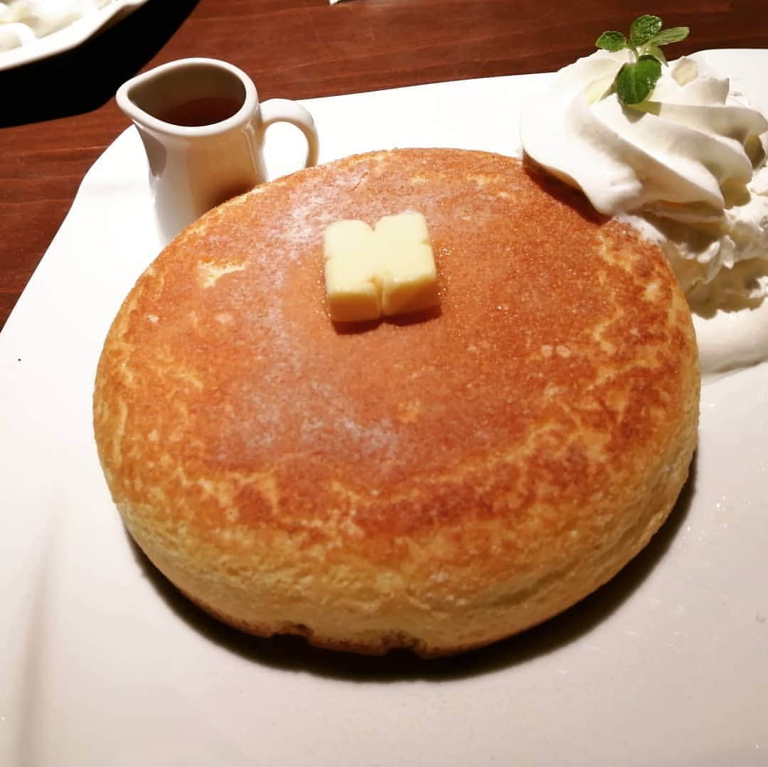 米倉れいなのインスタグラム：「, 😋🥞💕 #神保町 #神保町カフェ #ホットケーキ  #石釜bakebread茶房tamtam #タムタム」