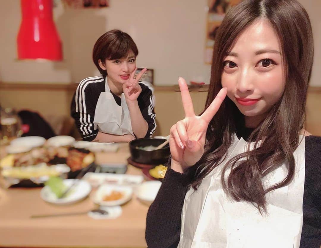 のインスタグラム：「なおなお と夜ご飯♡  これからは、友達とのご飯やYOGA、旅行を中心にupしたいんだけど、まだ整ってない！！ 気持ちも身体も整ったら、オリジナルなインスタ作りして行きたいなー♡  #koreanbbq #koreanbbqbeef #サムギョプサル #韓国料理 #東京グルメ #東京ディナー #女子会 #tokyorestaurant #koreanfood #girlsdinner #buzzed #japanesegirls #racequeen #RQ #レースクイーン」