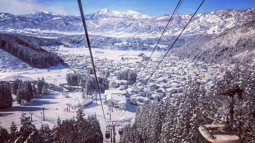 三星マナミさんのインスタグラム写真 - (三星マナミInstagram)「❄︎ ❄︎ ❄︎ This is beautiful🌞🏔❄️✨ ❄︎ ❄︎ @roxyjapan  @oakleyjapan  #snow #snowmountain  #ski」2月7日 15時52分 - mana_uen00116