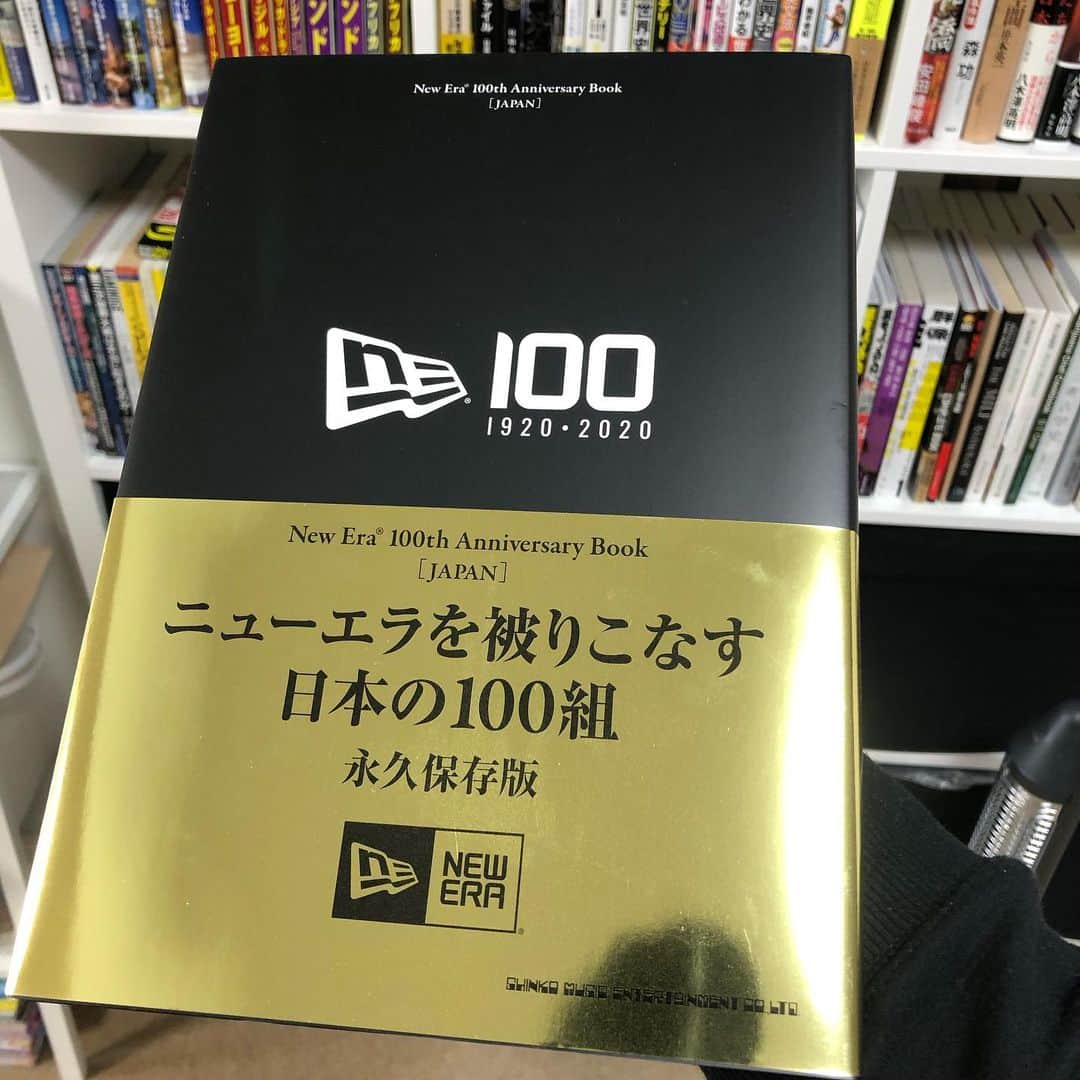 丸山ゴンザレスのインスタグラム：「ニューエラさんの本が豪華です。装丁も中身も！ #newerajapan」