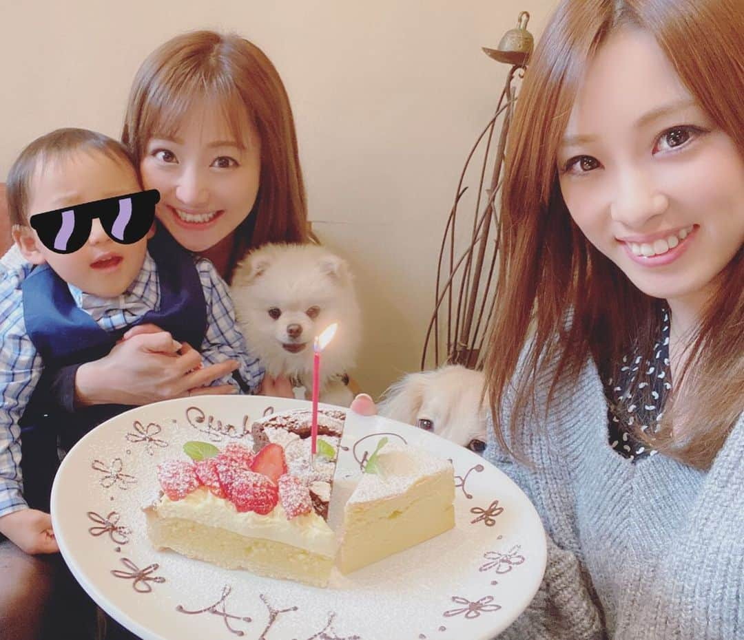 葵ゆりかさんのインスタグラム写真 - (葵ゆりかInstagram)「あやちょるhappy birthday🎂🎁✨ あやちょるのことが大好きすぎるうちのメンズ達🐶🐶👶と一緒にお祝いしてきました🎉 いつも本当にありがとう❤️ #birthday #happybirthday #birthdaycake #お誕生日　#誕生日　#お祝い　#大好き #bestfriend #🎂」2月7日 16時19分 - yuriyuricchi