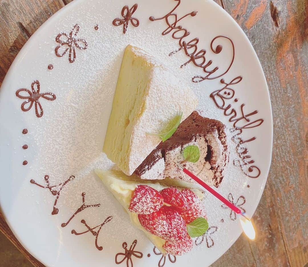 葵ゆりかさんのインスタグラム写真 - (葵ゆりかInstagram)「あやちょるhappy birthday🎂🎁✨ あやちょるのことが大好きすぎるうちのメンズ達🐶🐶👶と一緒にお祝いしてきました🎉 いつも本当にありがとう❤️ #birthday #happybirthday #birthdaycake #お誕生日　#誕生日　#お祝い　#大好き #bestfriend #🎂」2月7日 16時19分 - yuriyuricchi