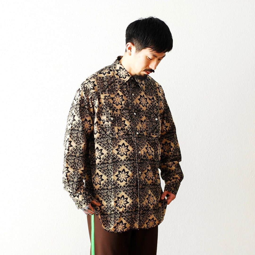 wonder_mountain_irieさんのインスタグラム写真 - (wonder_mountain_irieInstagram)「_ South2 West8 / サウスツー ウェストエイト "Western Shirt - Printed Flannel / Batik" ￥13,200- _ 〈online store / @digital_mountain〉 https://www.digital-mountain.net/shopdetail/000000010891/ _ 【オンラインストア#DigitalMountain へのご注文】 *24時間受付 *15時までのご注文で即日発送 *1万円以上ご購入で送料無料 tel：084-973-8204 _ We can send your order overseas. Accepted payment method is by PayPal or credit card only. (AMEX is not accepted)  Ordering procedure details can be found here. >>http://www.digital-mountain.net/html/page56.html _ #NEPENTHES #South2West8 #ネペンテス #サウスツーウェストエイト _ 本店：#WonderMountain  blog>> http://wm.digital-mountain.info _ 〒720-0044  広島県福山市笠岡町4-18  JR 「#福山駅」より徒歩10分 (12:00 - 19:00 水曜、木曜定休) #ワンダーマウンテン #japan #hiroshima #福山 #福山市 #尾道 #倉敷 #鞆の浦 近く _ 系列店：@hacbywondermountain _」2月7日 16時24分 - wonder_mountain_