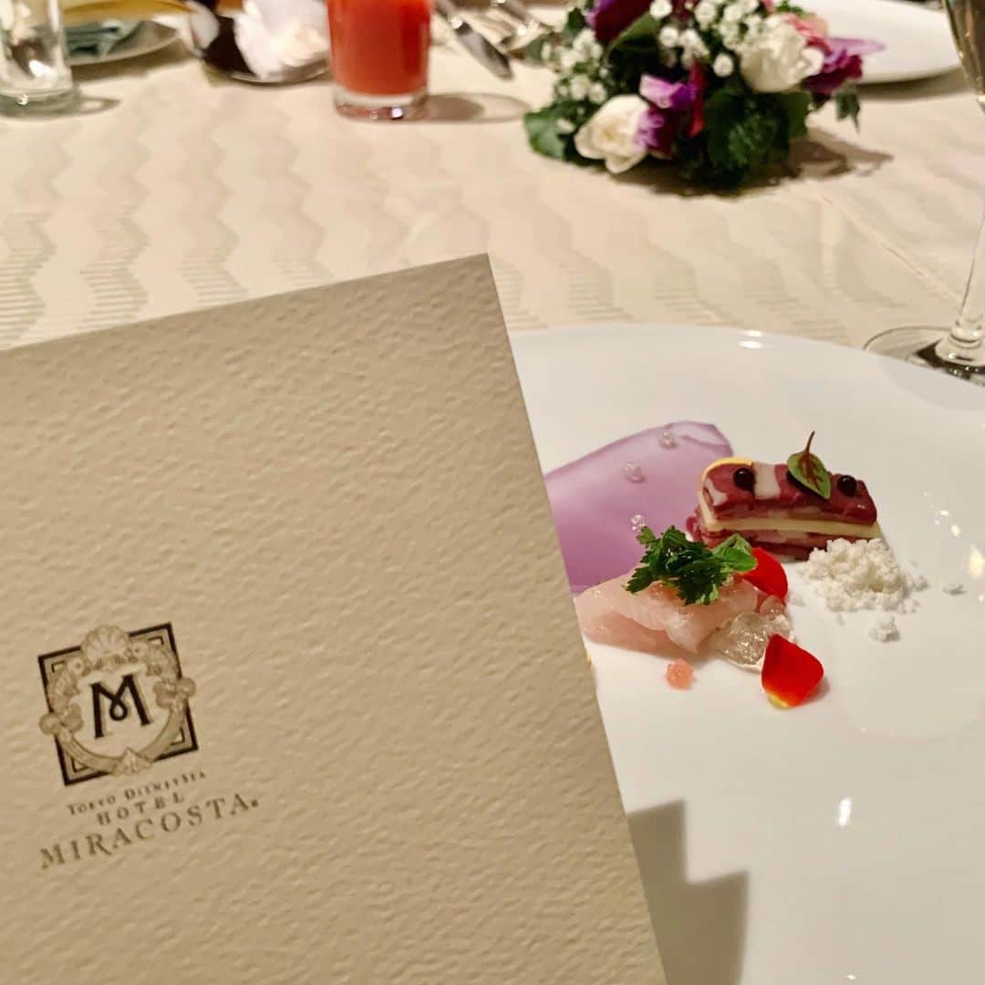 花奈澪さんのインスタグラム写真 - (花奈澪Instagram)「先日素敵な会で頂いたオリジナルのコースディナー。﻿ アミューズも宝塚(花・月・雪・星・宙)をイメージしてくださったそうで贅沢の極みです。﻿ ﻿ 〜アミューズ〜﻿ ﻿ 〜柚子香るマグロのマリネとタラバ蟹のレムラード〜﻿ ﻿ 〜帆立貝と菜の花のパスタ〜﻿ ﻿ 〜アイナメのプレゼとオマール海老 ブイヤベース〜﻿ ﻿ 〜和牛ロース肉のグリル トリュフソース﻿ キノコと栗のフリカッセと共に〜﻿ ﻿ 〜フロマージュブランのムース アールグレイアイス〜﻿ ﻿ ﻿ マグロの前菜と、﻿ お肉の付け合せのキノコが大変美味でありました。﻿ たくさん笑って本当に素敵な夜でした。 ﻿ #ミラコスタ #東京ディズニーシー ﻿ #hotelmiracosta #tokyodisneysea #ホテルミラコスタ #ミラコスタディナー #花月雪星宙 #宝塚 #宝塚OG」2月7日 17時29分 - namio_dao