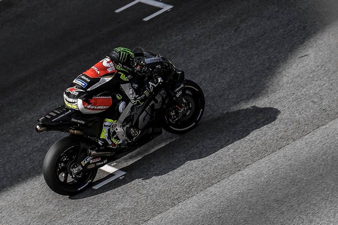 カル・クラッチローのインスタグラム：「Good to be back with @lcr.team this week in Malaysia. First laps of 2020 @motogp season 😁」