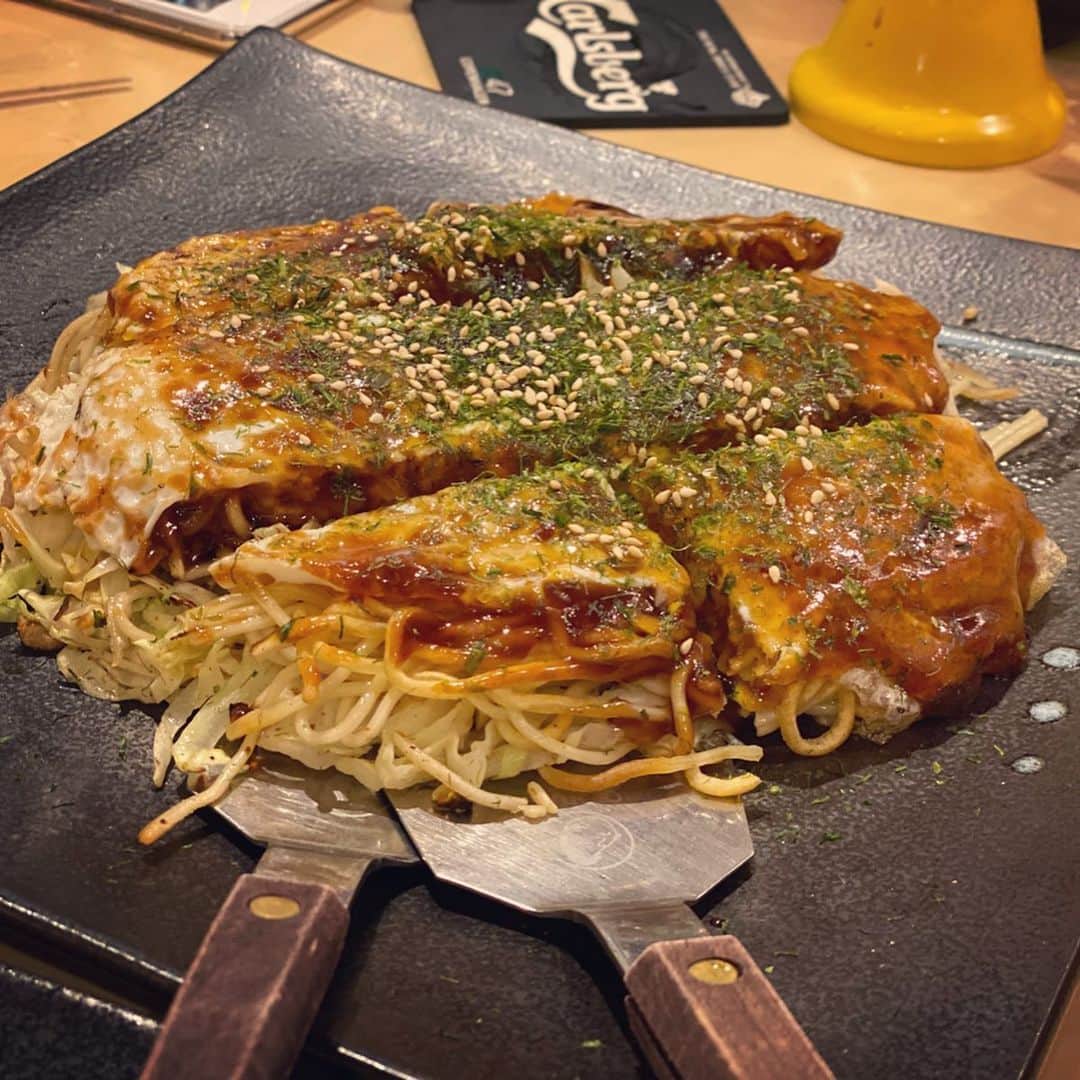 ひぐち君さんのインスタグラム写真 - (ひぐち君Instagram)「お好み焼きを頂きながら、打ち合わせ🍷 #鉄板ベイビー　#渋谷 #お好み焼き #okonomiyaki  #wine #vin #vino #winetime #winelover  #instawine #wineexpert  #tokyo」2月7日 17時51分 - higehiguchi