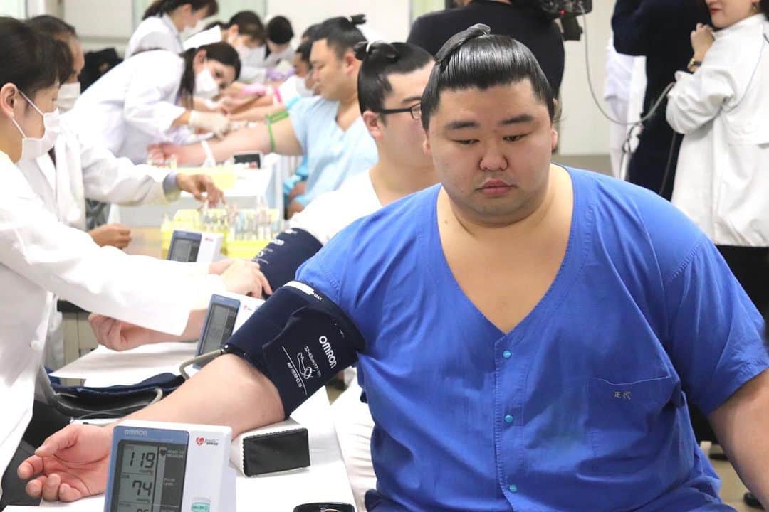 日本相撲協会さんのインスタグラム写真 - (日本相撲協会Instagram)「力士健康診断の様子です💉  身長、体重、血圧、握力測定や血液検査などを定期的に行います  @sumokyokai #大相撲 #sumo #相撲 #tokyo #東京 #力士 #お相撲さん #健康#japanphoto #sumowrestlers #japanculture」2月7日 17時59分 - sumokyokai