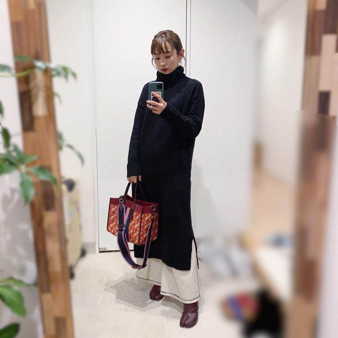 高橋愛さんのインスタグラム写真 - (高橋愛Instagram)「2018年と2019年のやつ☺️🤘🏻 ㅤㅤㅤㅤㅤㅤㅤㅤㅤㅤㅤㅤㅤ ㅤㅤㅤㅤㅤㅤㅤㅤㅤㅤㅤㅤㅤ one-piece #ラブアンドピース2018  pants  #ラブアンドピース2019 #今日のたかはし #お気に入り🥰 ㅤㅤㅤㅤㅤㅤㅤㅤㅤㅤㅤㅤㅤ そして やっぱり このダウン 最強。」2月7日 18時16分 - i_am_takahashi