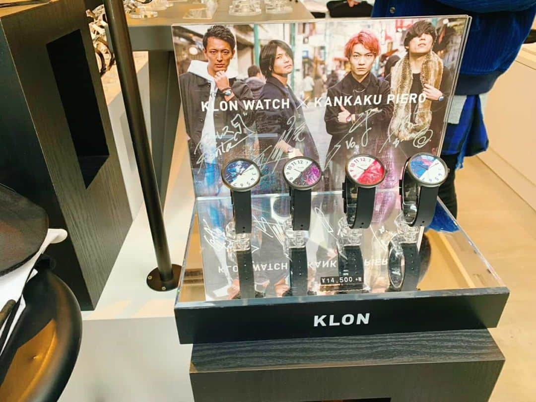 西尾健太さんのインスタグラム写真 - (西尾健太Instagram)「KLON × 感覚ピエロ コラボウォッチ⌚  アキレスのカラーはネイビー!! なかなかオシャレでカッコいいです。  フォーマルでもカジュアルでも使って頂けるのではないでしょうか。  数量限定なのでお早めに！！！！ ネイビーおすすめ  #コラボ #数量限定 #腕時計 #watch #klon #感覚ピエロ #感エロ #感エロツアー #感エロフェチズム #drummer #drums #ドラム #peal #pealdrums #パール #live #livehouse #ライブ #ライブハウス#athlete #adventurer #training #muscletraining #筋トレ #筋トレ男子」2月7日 18時17分 - nishio.kenta