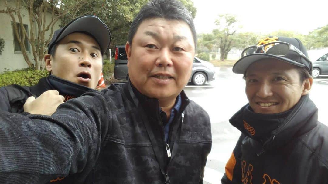 のインスタグラム：「宮崎やってきました！ 片岡治大コーチ、松本哲也コーチ^ - ^  #宮崎キャンプ #読売ジャイアンツ  #片岡治大  #松本哲也 #デーブ大久保 #デーブベースボールアカデミー」