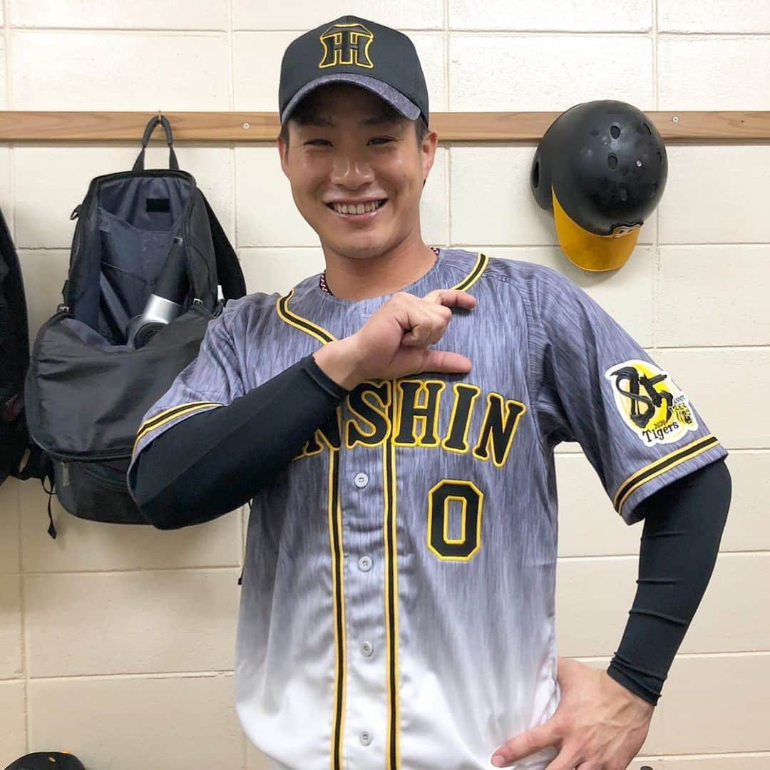 阪神タイガースさんのインスタグラム写真 - (阪神タイガースInstagram)「今日の野手キャプテンは木浪選手！キャプテンマークのC！ #木浪聖也 選手 #1daycaptain  #阪神タイガース #ちばりよータイガース」2月7日 18時24分 - hanshintigers_official