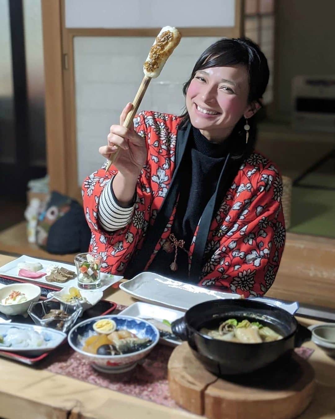 芳美リンさんのインスタグラム写真 - (芳美リンInstagram)「初めての秋田県👏﻿ ﻿ さといこアンバサダー　として、﻿ 農家体験に行ってきました✨﻿ ﻿ 自分で作ったきりたんぽの味は格別☺﻿ ささっぽ餅というのも作りもしました！﻿ 奥様が丁寧に教えてくれました👏﻿ ﻿ ﻿ 一番上手にできたのは豚さん🐷﻿ ﻿ ウサギさんは形をアレンジしたのが我ながら独創的でお気に入り。﻿ ﻿ 猫はひどい。😺（笑） ﻿ ﻿ さといこは、﻿ ふるさと納税しながら旅ができるという、画期的なシステム👏﻿ 旅好きには最高ですね。﻿ ﻿ おかげで念願の秋田に行けました♥﻿ ﻿ 都道府県制覇まであと三県☺﻿ ﻿ ﻿ ﻿ @satoiko_roots﻿ #さといこ#さといこアンバサダー﻿ #ふるさと納税で日本中を旅しよう ﻿ #ふるさと納税 ﻿ #秋田#農家の宿星雪館#農家体験﻿ #体験特化型ふるさと納税サービス　﻿ #週末は一生の思い出をふるさと納税#ROOTs﻿  #きりたんぽ#ささっぽ餅 ﻿ #akita#japantrip﻿ #旅したくなるフォト #japantrip #旅行 #travelstagram #旅人 #lynn_trip #旅 #travelme #travel #trip #traveler #トラベラー ﻿ #旅好きな人と繋がりたい﻿ #travelholics﻿ ﻿」2月7日 18時39分 - lynn.lynn5