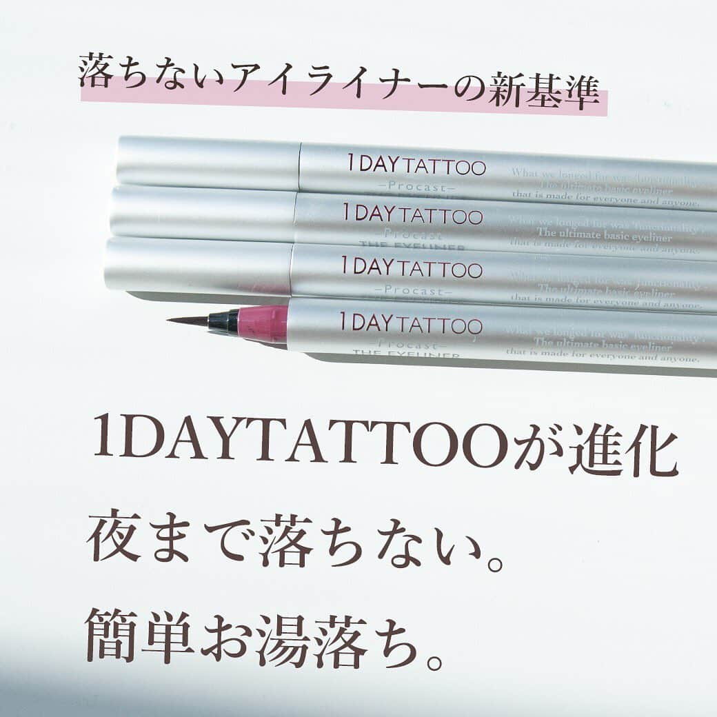 arine-beautyさんのインスタグラム写真 - (arine-beautyInstagram)「大人気アイライナー1DAYTATTOOが進化して登場！！﻿ ﻿ スタリッシュなデザインで持ち手も太めで持ちやすくなりました☺︎﻿ ﻿ 夜まで落ちにくいのに、簡単にお湯落ちなのが嬉しいポイント！﻿ ﻿ 細いインラインまでスルスルと描けますよ💕﻿ ﻿ 新しい1DAYTATTOOを是非チェックしてみてね👍﻿ ﻿ ﻿ ARINEでは「毎日に、憧れを。」をテーマに﻿ コスメ、ファッション、ライフスタイルなど﻿ 様々なジャンルのお写真を募集しています。﻿ ﻿ コスメに関する写真は【 #arine_cosme 】のタグをつけて投稿してください。﻿ ﻿ ※お写真を掲載する際は必ず事前にご連絡いたします。 ﻿ ﻿ #1DAYTATTOO#kpalette  #落ちないアイライナー#ウォータープルーフアイライナー#お湯落ちアイライナー#プチプラコスメ#プチプラアイライナー#おすすめアイライナー#描きやすいアイライナー#人気アイライナー#置き画くら部 #メイク好き #コスメ紹介 #コスメ垢 #コスメレポ #お洒落さんと繋がりたい #コスメ好きさんと繋がりたい﻿」2月7日 18時37分 - lelait_cosme