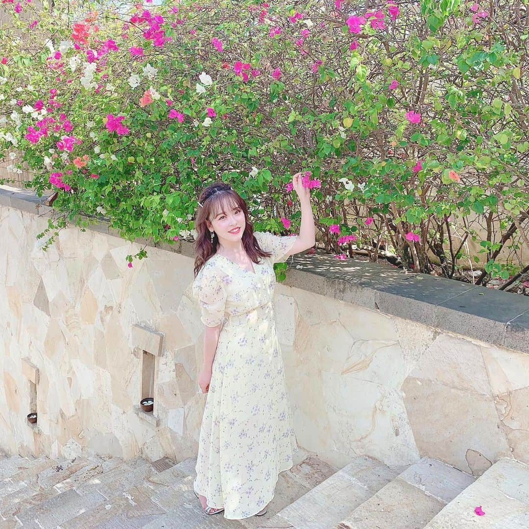 空山菜摘さんのインスタグラム写真 - (空山菜摘Instagram)「♡ 🌸🌼🌸🌼 . . お気に入りのワンピースは韓国 #弘大 の 「SUN FLOWER」っていうお店で買った プチプラ服＼(^o^)／❣️ 最近はミニ丈着ることめっちゃ減った😳 サンダルは #東大門靴卸売市場 で ヘアピンは #東大門総合市場 ピアスは #nyunyu あるあるの全身韓国服Dayでした😂 . . . . . #バリ島旅行 #バリ旅行 #雑貨屋さん #バリ島観光 #アヤナリゾート #ジンバラン #韓国ファッション #韓国服 #韓国購入品 #ビーチリゾート #クタ #バリ旅行 #サンセット  #バリ島 #海外旅行 #旅行大好き #女子旅 #タビジョ #旅行好きな人と繋がりたい #ソラtrip  #リゾートホテル #genic_bali #tabijyomap_bali #学生旅行 #セブ島旅行 #ソラコーデ」2月7日 18時37分 - natsumi_sorayama