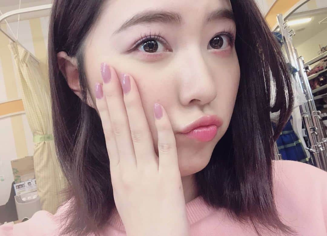 のインスタグラム：「[February 7, 2020] — Matsui Jurina Twitter update.  公演前にいろんな表情してみたよ💓 メイク完了💄✨ みんなみんな見ててね😘 #チームS公演 #重ねた足跡公演」