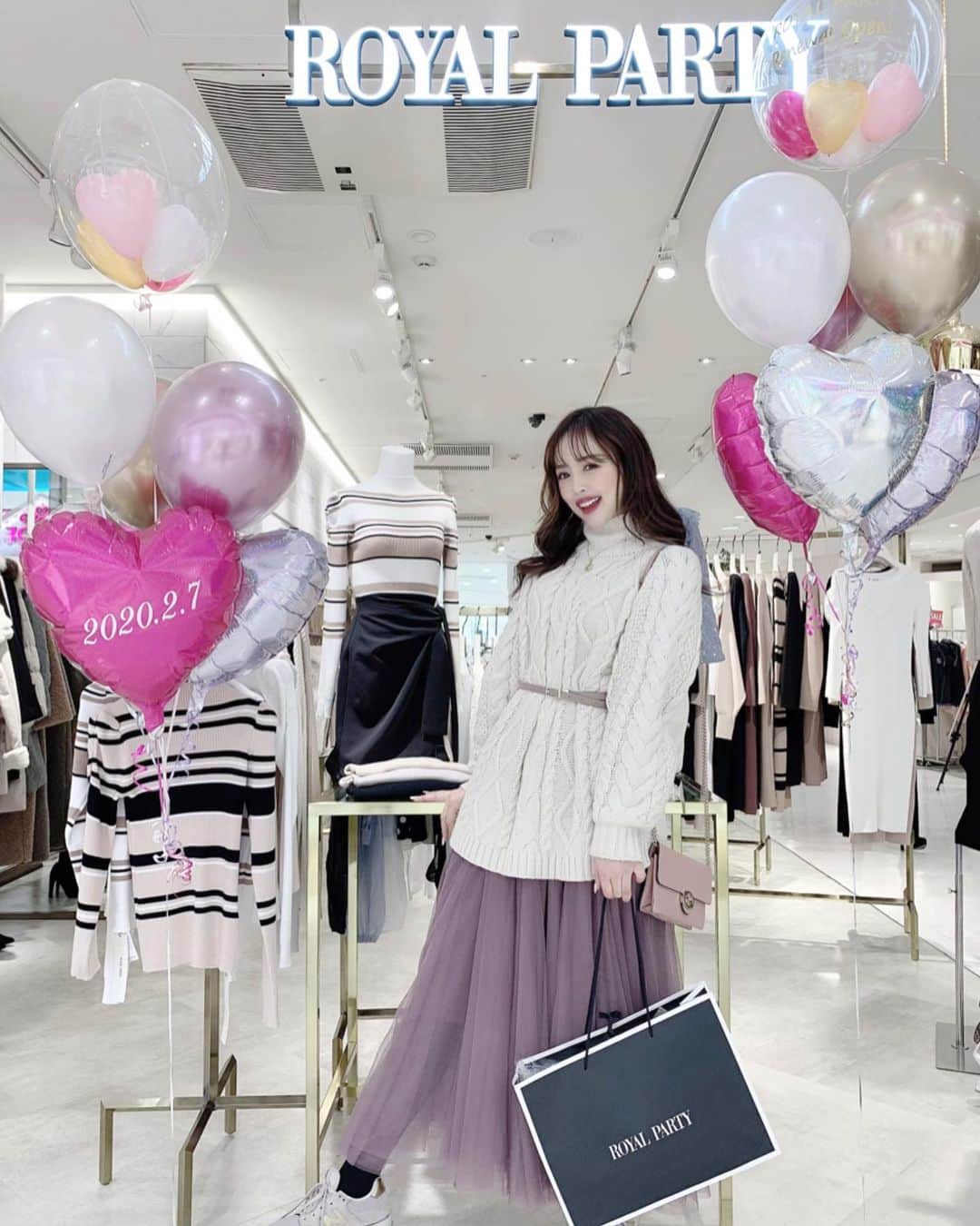 板橋瑠美さんのインスタグラム写真 - (板橋瑠美Instagram)「ROYAL PARTY Open♡﻿ ﻿ ﻿ 大好きなロイパが、109の一階から、二階へお引越し✨✨﻿ すごい広くなってたー💕﻿ ﻿ ﻿ なんとなんとーー❣️﻿ Rumi インスタ割がありますよー！！！！﻿ ﻿ ﻿ 『このインスタを見た！』とレジで言う美人さんには2/16土曜日まで限定❤️ 全員がなんとーーーーーー！✨✨✨✨﻿ ﻿ ﻿ 【新作も❤️会計から20%OFFーーー❗️💜】﻿ ﻿ ﻿ やばー💕﻿ ロイパ様、太っ腹すぎる💕﻿ ﻿ ﻿ ﻿ ﻿ ﻿ めーっちゃ可愛い新作のセットアップあったよ😍﻿ ﻿ 近々着るの予定なのでアップしますね！♡﻿ ﻿ ﻿ ﻿ ﻿ 109二階へ急げー❤️﻿ ﻿ ﻿ ﻿ #ROYALPARTY」2月7日 18時57分 - rumi_official_0616