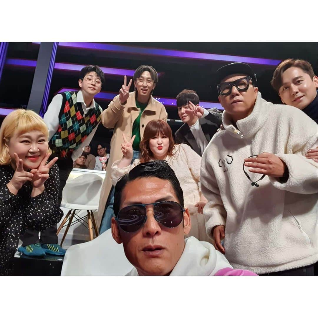 パク・ジュンヒョンさんのインスタグラム写真 - (パク・ジュンヒョンInstagram)「요오우~ 쪽꿈있음 Mnet Tvn 7:30pm 너목보오쓰7 기릿! 빼애앰!!! Yo~ In a tad at 7:30pm kst on Mnet/ Tvn "I Can See Your Voice 7" Git it!!! BBBAAAMMM!!! #지오디 #fangod #박준형 #김종국 #이상민 #유세윤 #이특 #김상혁 #딘딘 #슬리피 #이국주 #홍윤화 #에이핑크 #aPink #Mnet #너의목소리가보여 #JoonPark #ParkJoonHyung #KimJongKook #LeeSangMin #YooSAeYoon #LeeTeuk #DinDin #Sleepy #LeeGookJu #HongYoonHwa #IcanSeeYourVoice #박깨나가면감기걸릴황률높으니깐쓰일찍집애서새수하구손빡빡딱꾸발꼬락쓰도빡빡딱구너목보오쓰나봐매애앤  #SeoulKorea #Kpop」2月7日 18時57分 - godjp