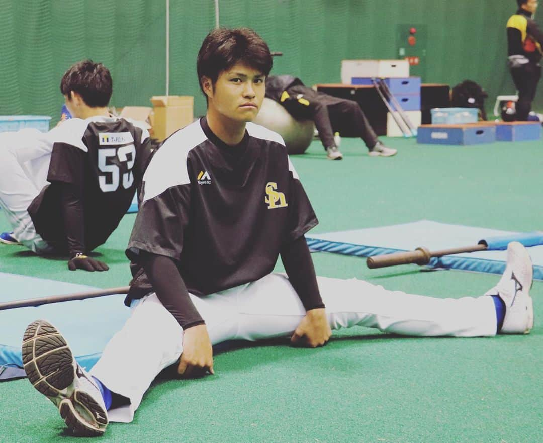 福岡ソフトバンクホークスさんのインスタグラム写真 - (福岡ソフトバンクホークスInstagram)「#宮崎春季キャンプsupportedbyjwave #第2クール2日目 #危ない ！#サファテ#高橋礼 #おすまし#甲斐野央 #おすまし ？#松田遼馬 #おす …#尾形崇斗 #恥ずかしがってんじゃないよ#上林誠知#石川柊太 #ブリッジ#バンデンハーク #2連ブリッジ#嘉弥真新也 #softbankhawks #ホークス #s15」2月7日 19時07分 - softbankhawks_official