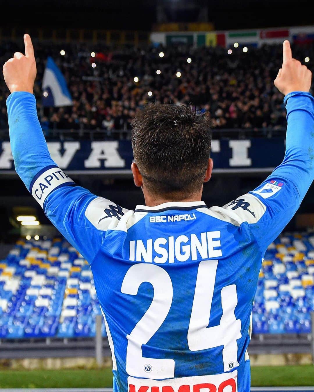 UEFAチャンピオンズリーグさんのインスタグラム写真 - (UEFAチャンピオンズリーグInstagram)「Who will be Napoli’s main man in 2020? 👊」2月7日 19時19分 - championsleague