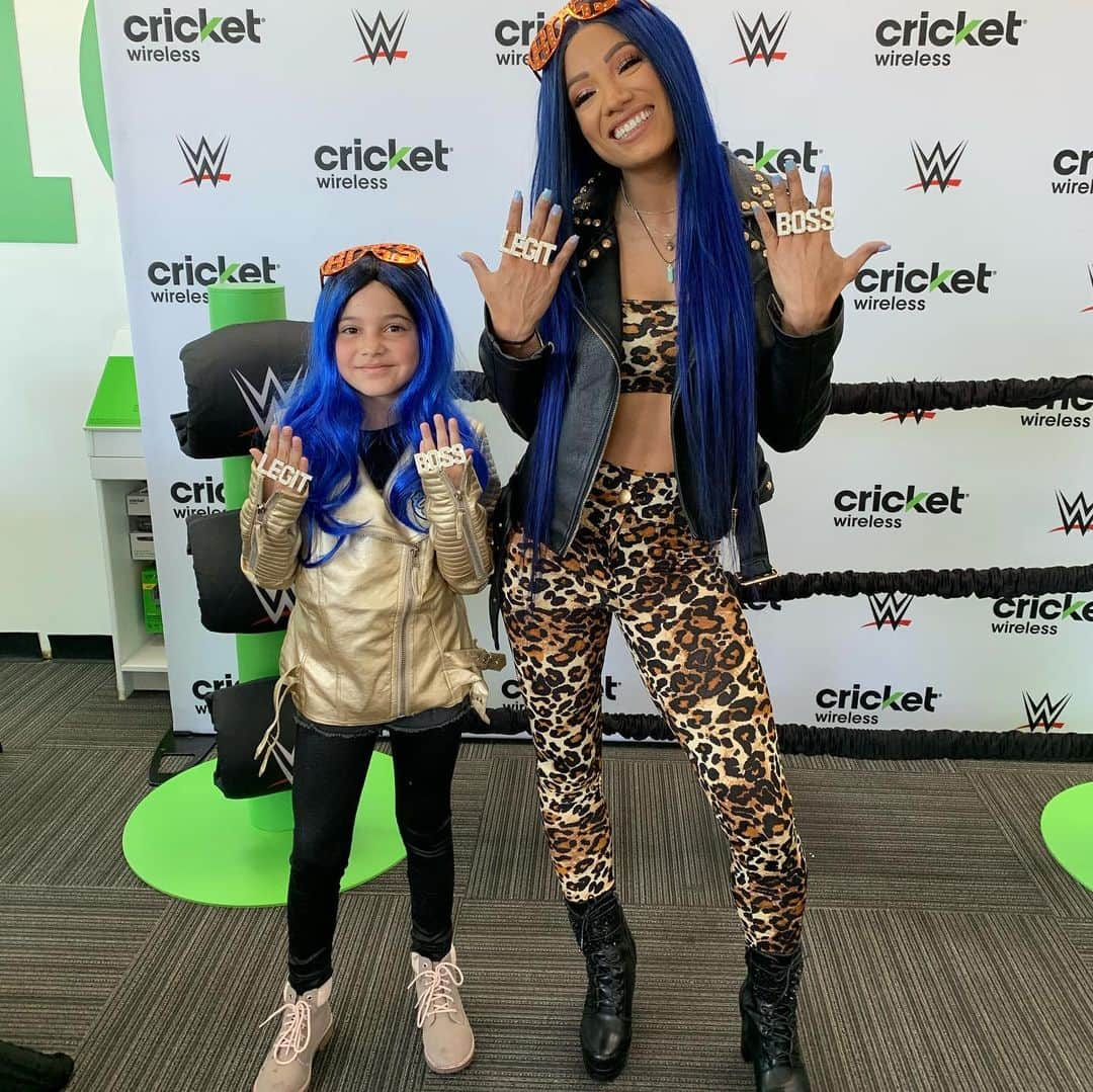 サシャ・バンクスさんのインスタグラム写真 - (サシャ・バンクスInstagram)「Thank you @cricketwireless for letting me meet my fans today!!! They definitely made me smile. #smileon outfit: @shopakira @divamodafashioncouture」2月8日 5時34分 - themercedesvarnado