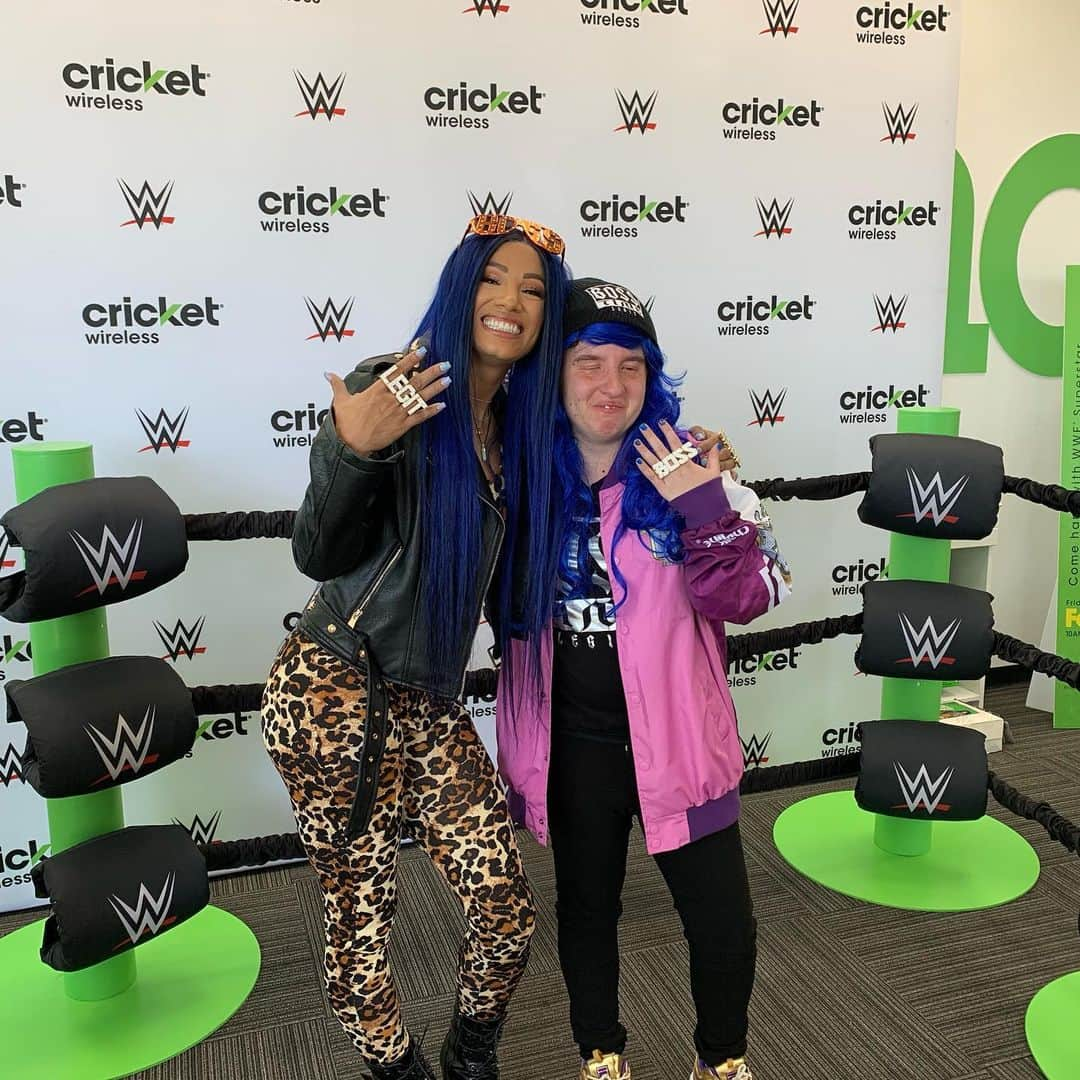 サシャ・バンクスさんのインスタグラム写真 - (サシャ・バンクスInstagram)「Thank you @cricketwireless for letting me meet my fans today!!! They definitely made me smile. #smileon outfit: @shopakira @divamodafashioncouture」2月8日 5時34分 - themercedesvarnado