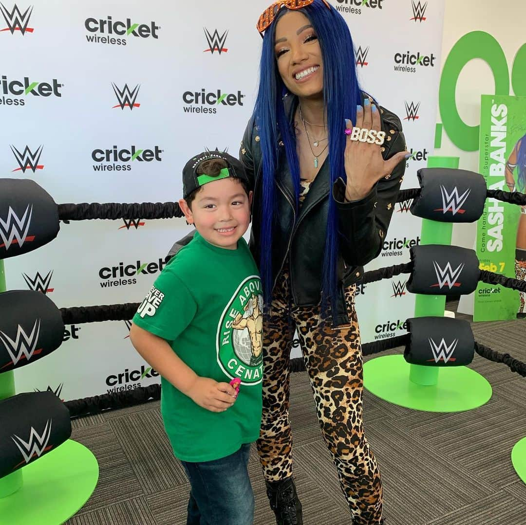 サシャ・バンクスさんのインスタグラム写真 - (サシャ・バンクスInstagram)「Thank you @cricketwireless for letting me meet my fans today!!! They definitely made me smile. #smileon outfit: @shopakira @divamodafashioncouture」2月8日 5時34分 - themercedesvarnado