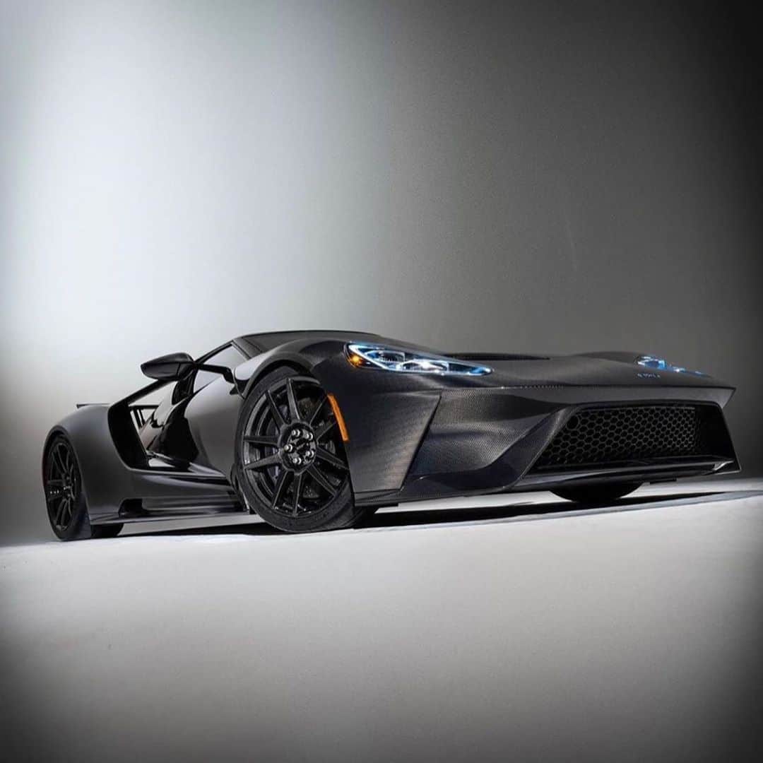 HYPEBEASTさんのインスタグラム写真 - (HYPEBEASTInstagram)「#hypeAF: @ford has updated its GT supercar for 2020, bringing a higher power output, new paint finishes, and a variety of mechanical upgrades. The new-and-improved GT now puts out 660 BHP and channels all its grunt through a new Akrapovič titanium exhaust system. According to Autoblog, Ford says the standard GT 2020 will cost “approximately $500,000 USD,” while those who opt for the bare-carbon fiber look can expect a price tag closer to $750,000 USD — considerably higher than the supercar’s initial $450,000 USD price tag.⁠⠀ Photo: Ford」2月8日 6時24分 - hypebeast
