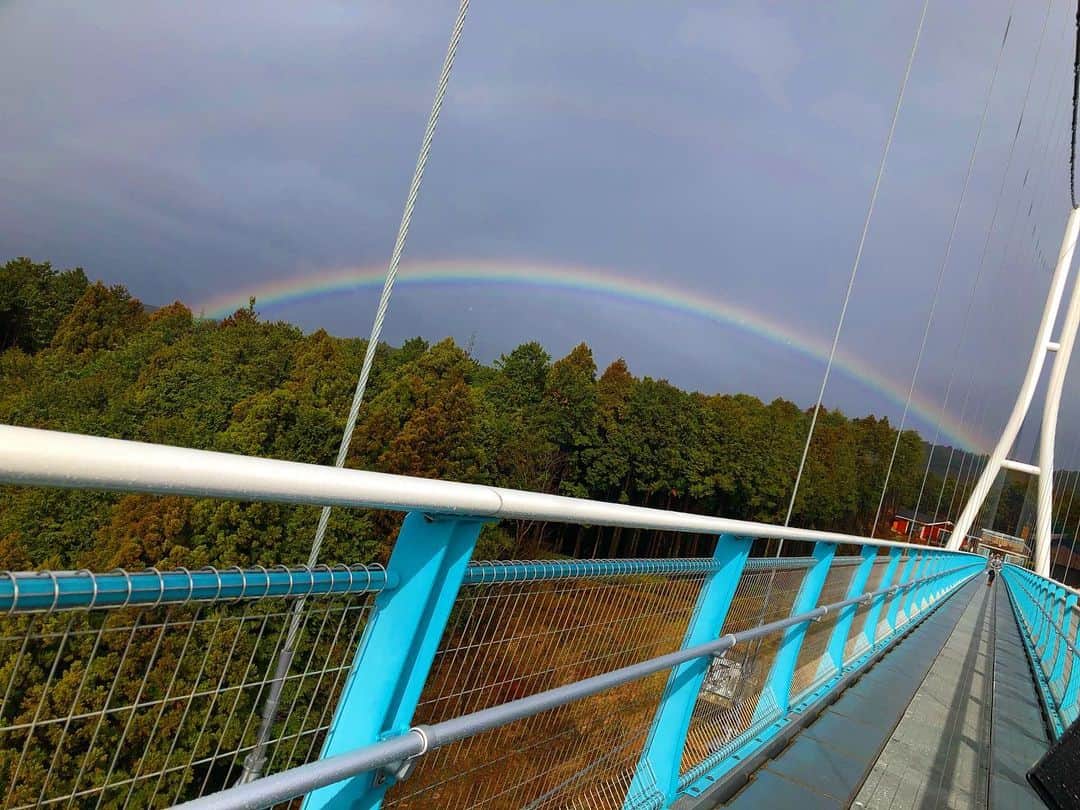 三島スカイウォーク／公式さんのインスタグラム写真 - (三島スカイウォーク／公式Instagram)「虹🌈✨ . 三島スカイウォークでは、さまざまな自然現象を観察することができます😳🌱 . 写真は先日虹が出たので撮影した1枚です😆💞 . 皆さんに運気をおすそ分け😘 #三島スカイウォーク #スカイウォーク #静岡 #箱根 #伊豆 #三島 #観光 #吊橋 #吊り橋 #日本一 #富士山  #空をあるこう森であそぼう #虹 #雨上がり  #rainbow #mishimaskywalk #skywalk #japan #MountFuji #shizuoka #travel #trip #fun #instagood #nature #beautiful #followme」2月7日 21時35分 - mishima_skywalk