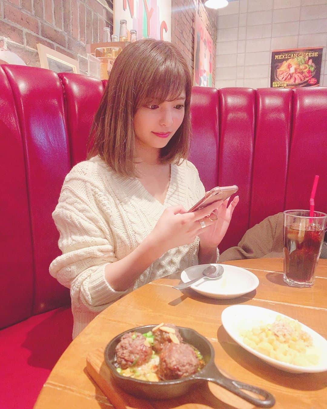 西谷麻糸呂さんのインスタグラム写真 - (西谷麻糸呂Instagram)「歌レッスン後バテバテ意識もうろうの中﻿ お洒落なカッッッフェに行きました。﻿ ﻿ 居酒屋のお通しみたいに登場したポップコーンが美味しかったです🍿☕️﻿ ﻿ 最近思うこと、日本って素敵。﻿ ﻿ ﻿ ﻿ ﻿ ﻿ ﻿ ﻿ ﻿ ﻿ ﻿ ﻿ ﻿ ﻿ #西谷麻糸呂﻿ #cafe﻿ #cafetime﻿ #girl﻿ #selfie﻿ #instamood ﻿ #japan﻿ #japanese﻿ #tokyo﻿」2月7日 21時35分 - mashiron21