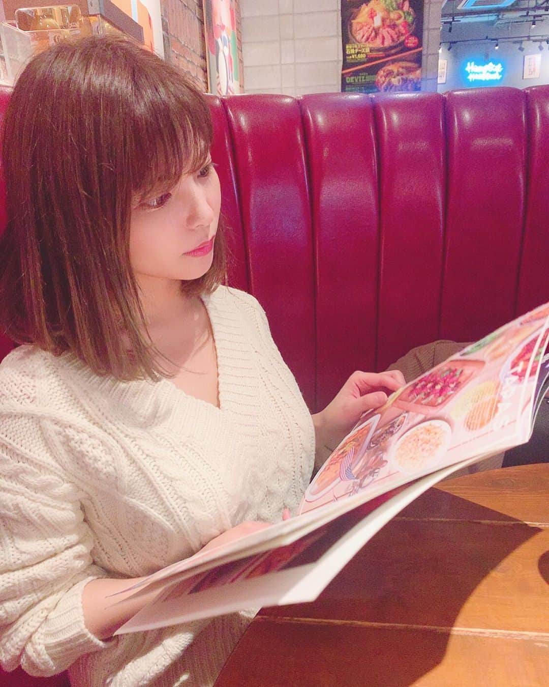 西谷麻糸呂さんのインスタグラム写真 - (西谷麻糸呂Instagram)「歌レッスン後バテバテ意識もうろうの中﻿ お洒落なカッッッフェに行きました。﻿ ﻿ 居酒屋のお通しみたいに登場したポップコーンが美味しかったです🍿☕️﻿ ﻿ 最近思うこと、日本って素敵。﻿ ﻿ ﻿ ﻿ ﻿ ﻿ ﻿ ﻿ ﻿ ﻿ ﻿ ﻿ ﻿ ﻿ #西谷麻糸呂﻿ #cafe﻿ #cafetime﻿ #girl﻿ #selfie﻿ #instamood ﻿ #japan﻿ #japanese﻿ #tokyo﻿」2月7日 21時35分 - mashiron21