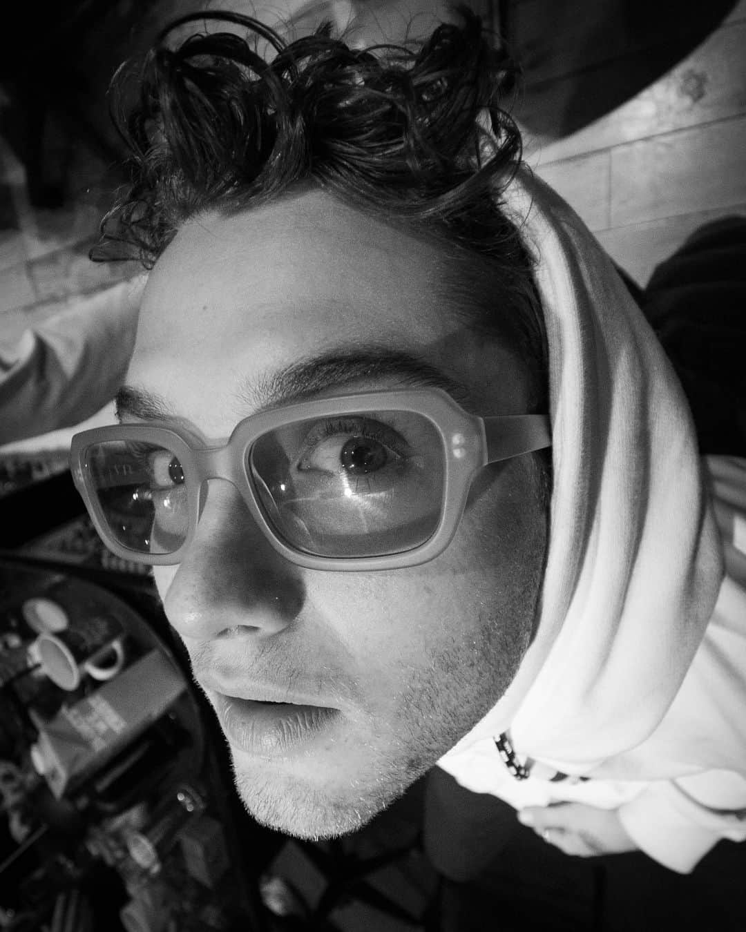 ラファティ・ロウのインスタグラム：「Well I’m propa psyched to share my first full project with you. Here’s some BTS from studio last week...wake up n smell tha coffee 🤯」